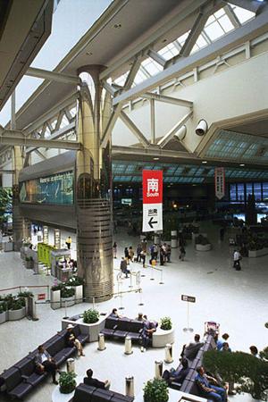 縁の下の力持ち仮設の足場組立工事